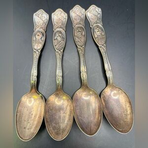 WM Rogers &‎ Son - Vintage Decorative Spoon, Set of 4